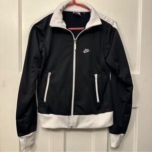 ⭐️ Nike Ladies Sm Track Jacket *sm hole back neck